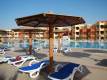 Der Pool des Royal Tulip Beach Resorts